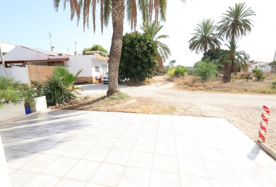 Resale - Bungalow - Torrevieja - La Siesta - El Salado -  Torreta