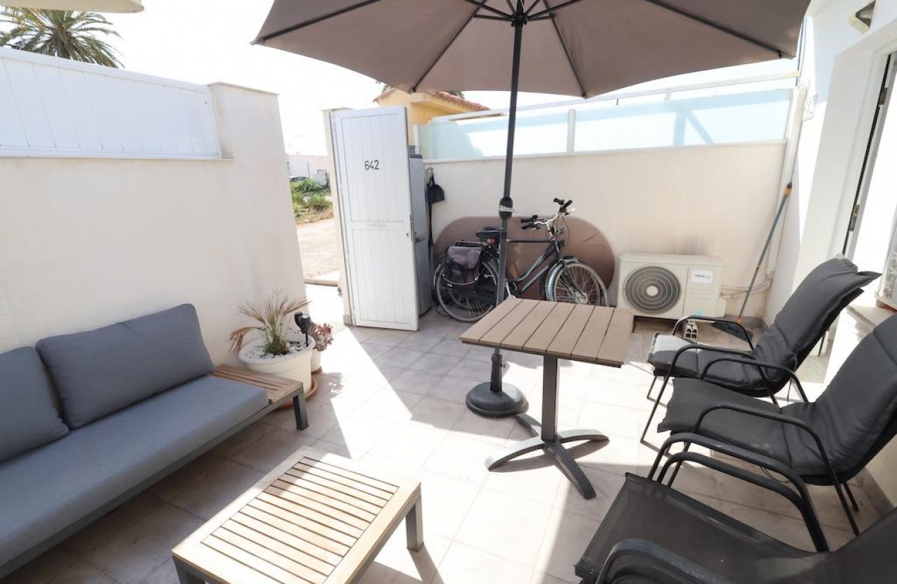 Resale - Bungalow - Torrevieja - La Siesta - El Salado -  Torreta