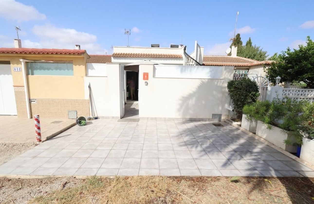 Resale - Bungalow - Torrevieja - La Siesta - El Salado -  Torreta