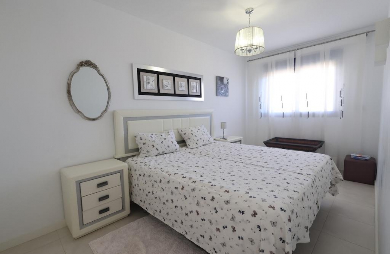 Resale - Apartment - Orihuela Costa - Campoamor