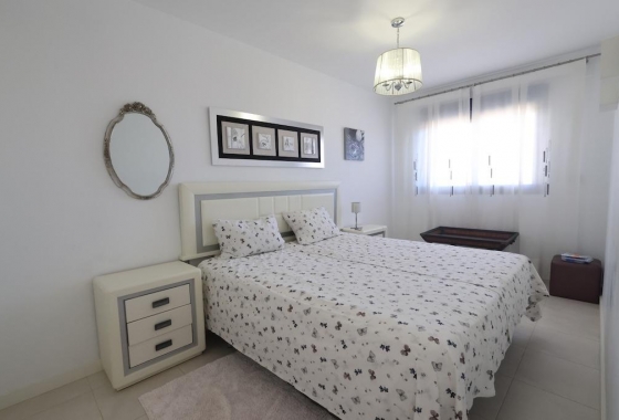 Resale - Apartment - Orihuela Costa - Campoamor
