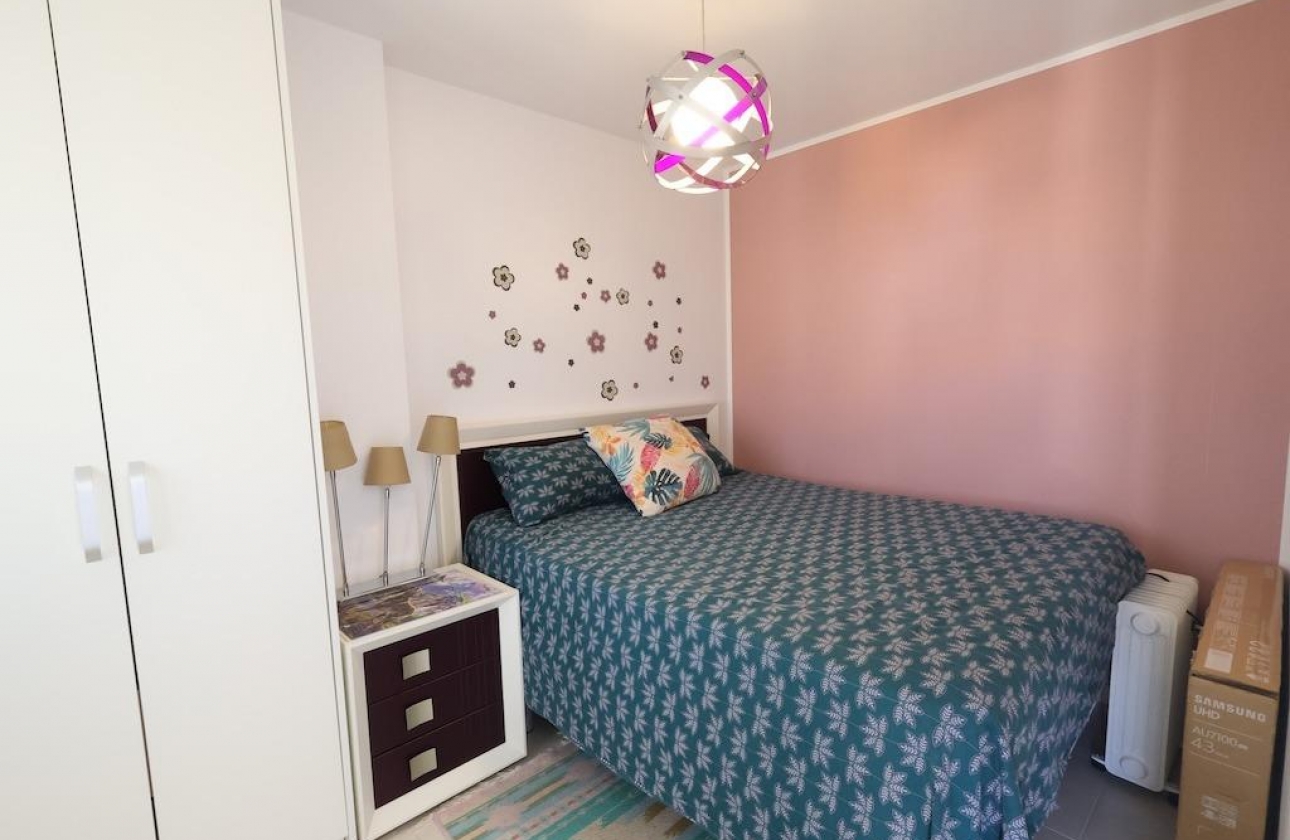 Resale - Apartment - Orihuela Costa - Campoamor