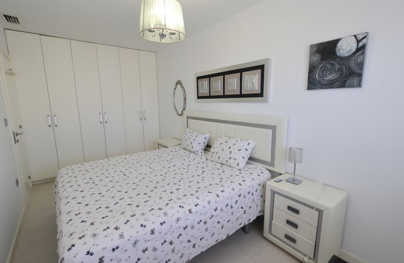 Resale - Apartment - Orihuela Costa - Campoamor