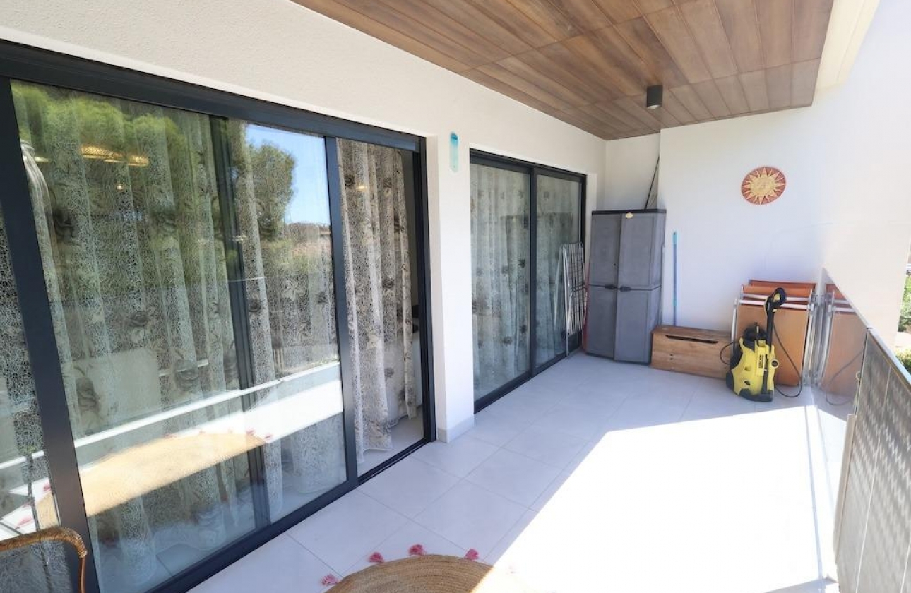 Resale - Apartment - Orihuela Costa - Campoamor