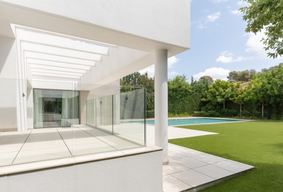 Obra nueva - Villa - Estepona