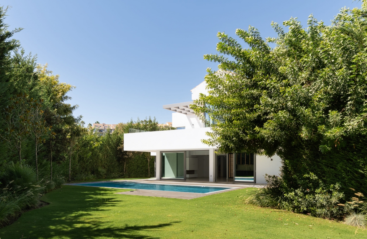 Obra nueva - Villa - Estepona