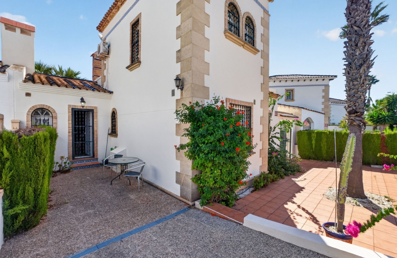 Resale - Villa - Orihuela Costa - Villamartín