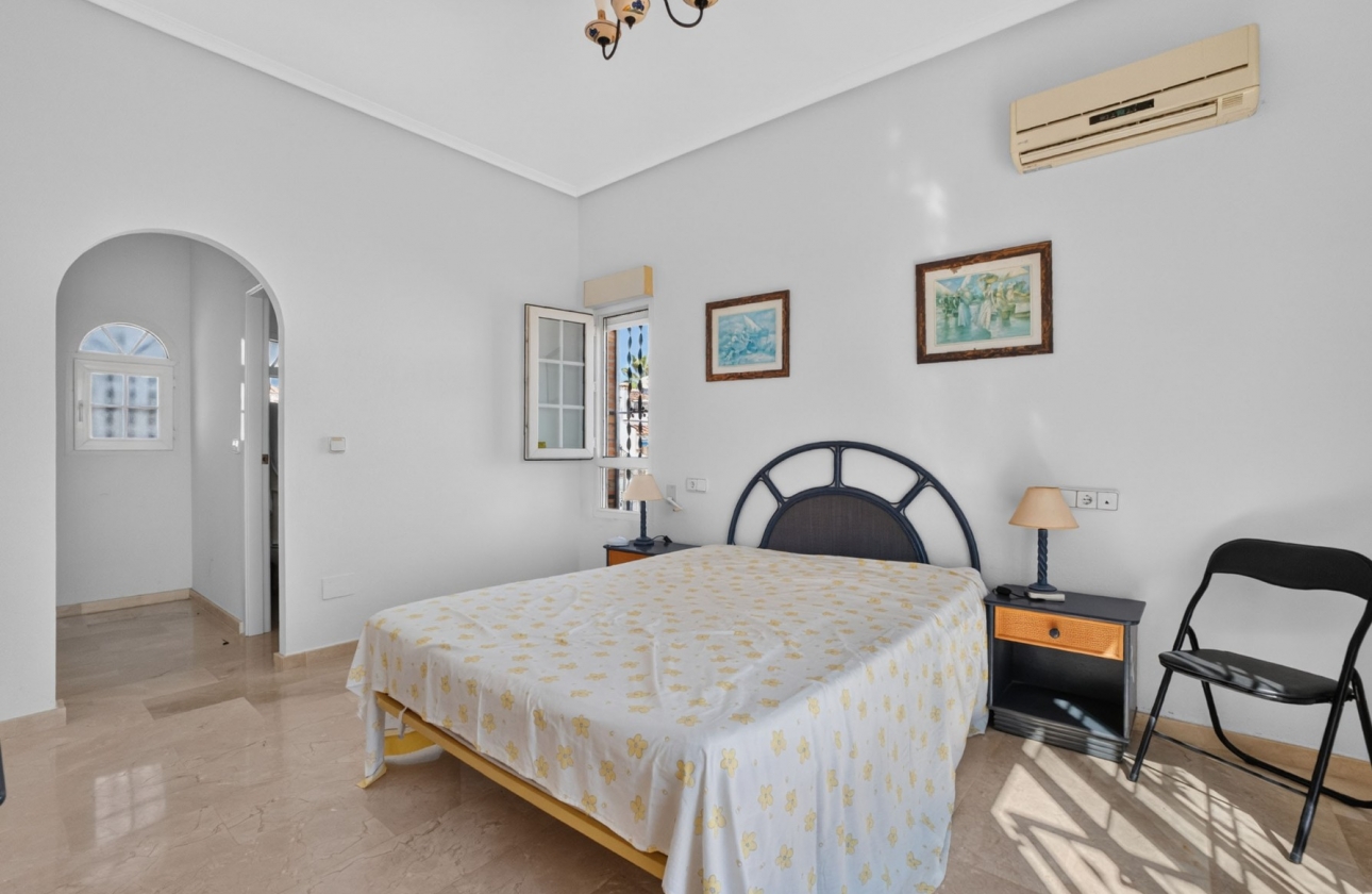 Resale - Villa - Orihuela Costa - Villamartín