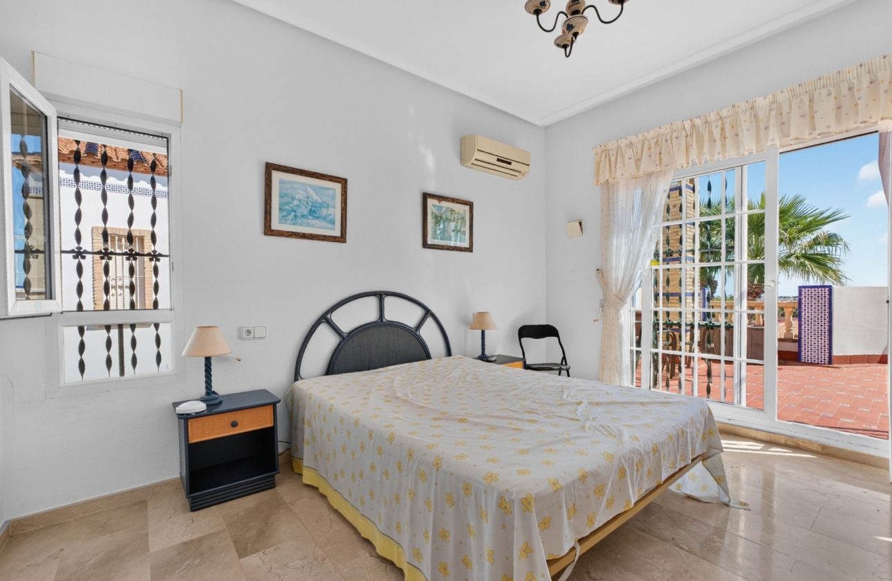 Resale - Villa - Orihuela Costa - Villamartín