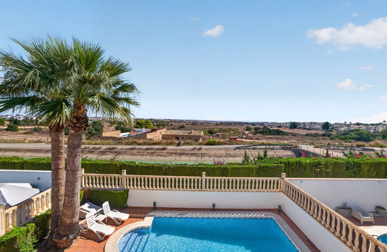 Resale - Villa - Orihuela Costa - Villamartín