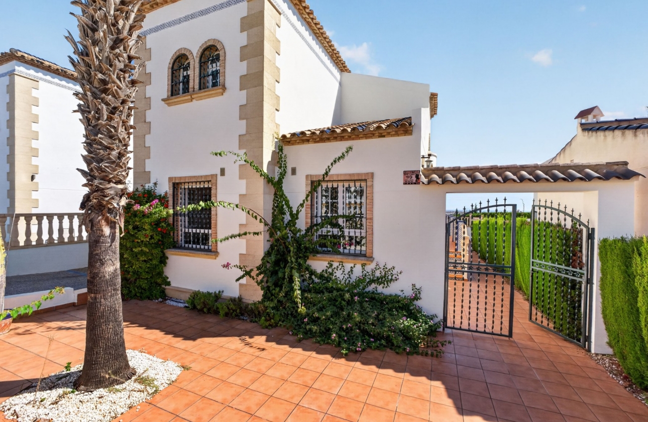 Resale - Villa - Orihuela Costa - Villamartín
