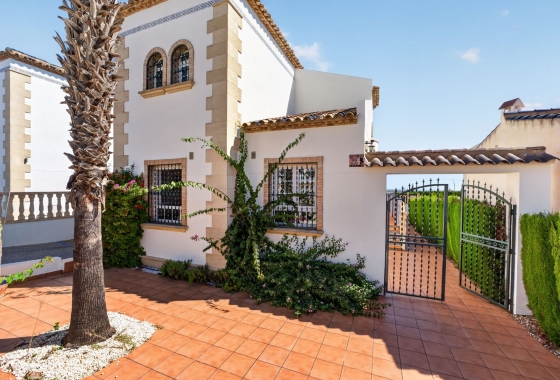 Resale - Villa - Orihuela Costa - Villamartín