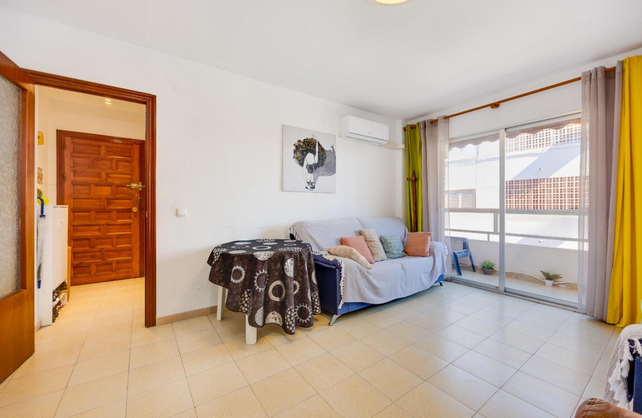 Resale - Apartment - Torrevieja - Acequion