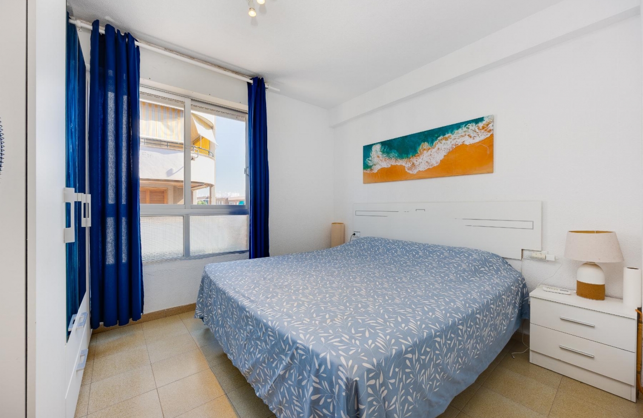 Resale - Apartment - Torrevieja - Acequion