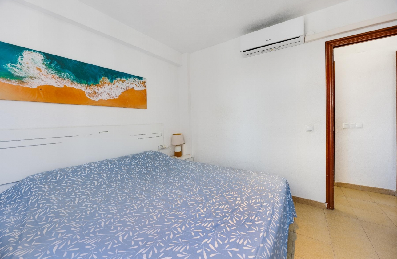 Resale - Apartment - Torrevieja - Acequion