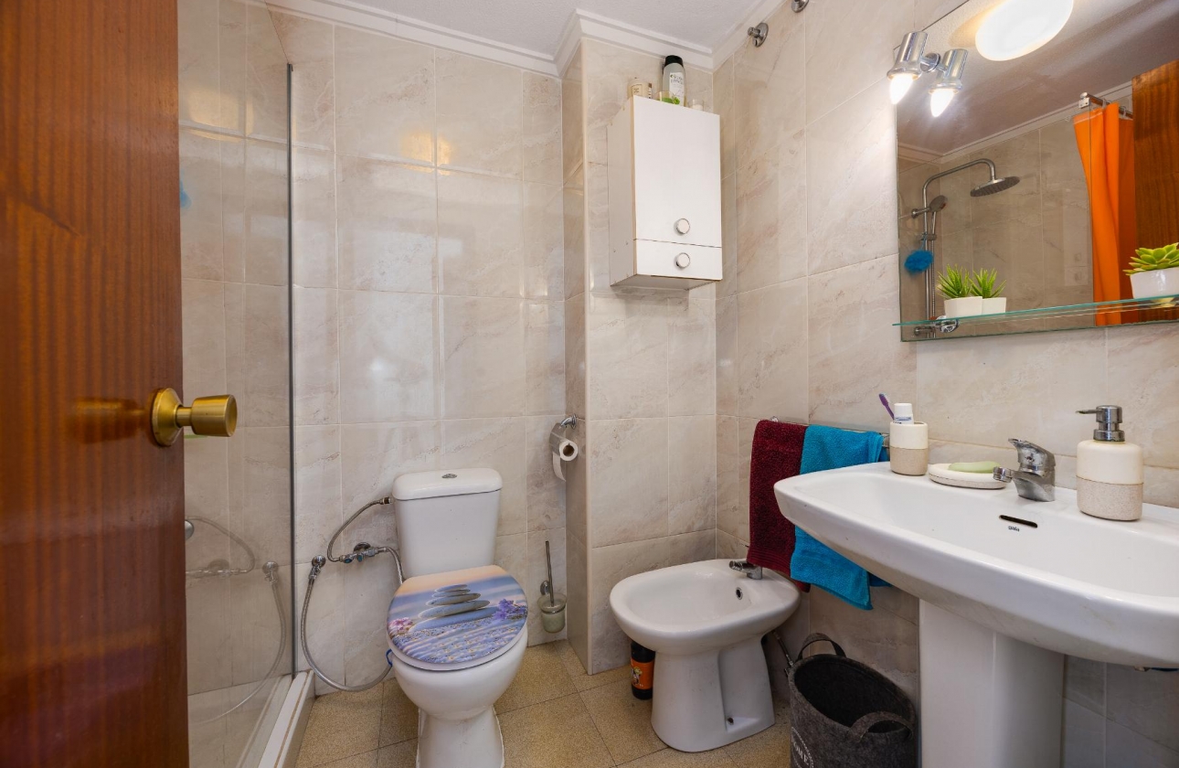 Resale - Apartment - Torrevieja - Acequion