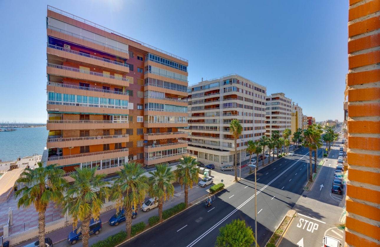 Resale - Apartment - Torrevieja - Acequion