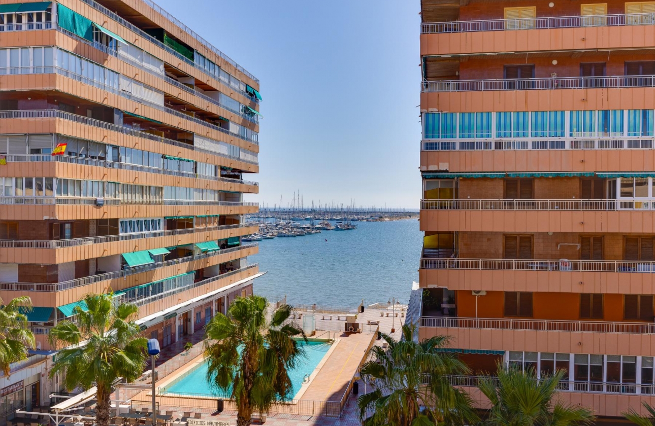 Resale - Apartment - Torrevieja - Acequion