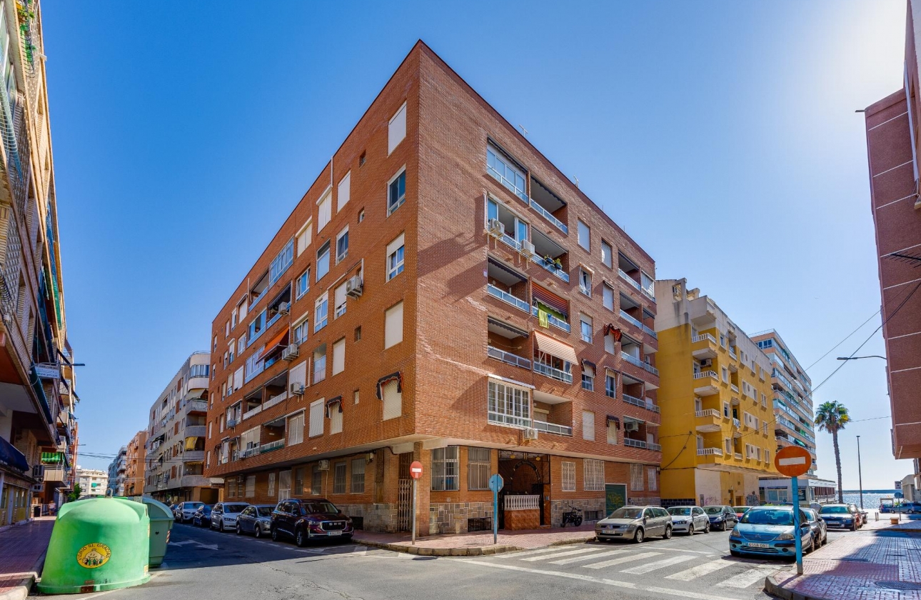 Resale - Apartment - Torrevieja - Acequion