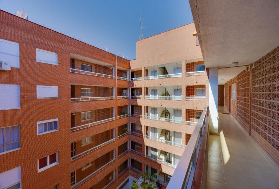 Resale - Apartment - Torrevieja - Acequion