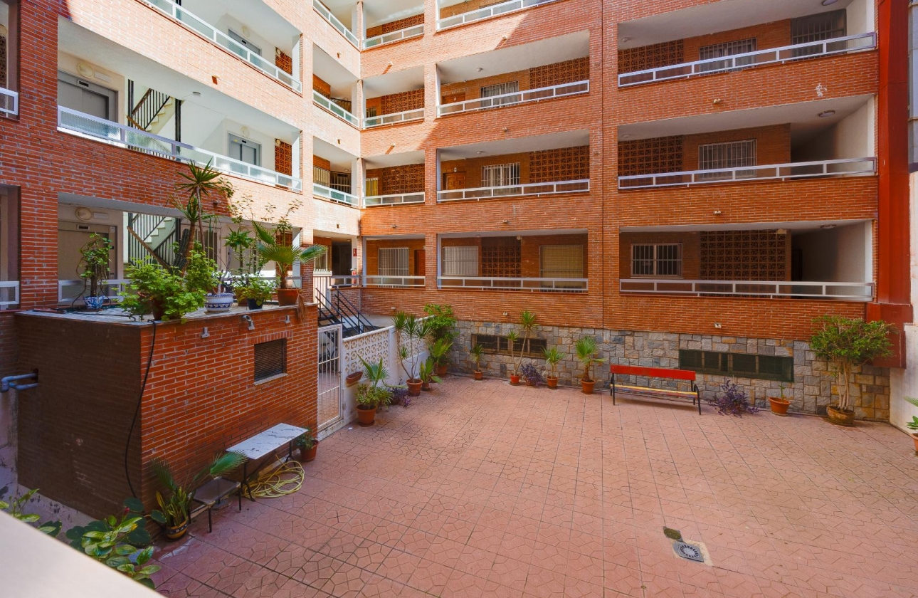 Resale - Apartment - Torrevieja - Acequion