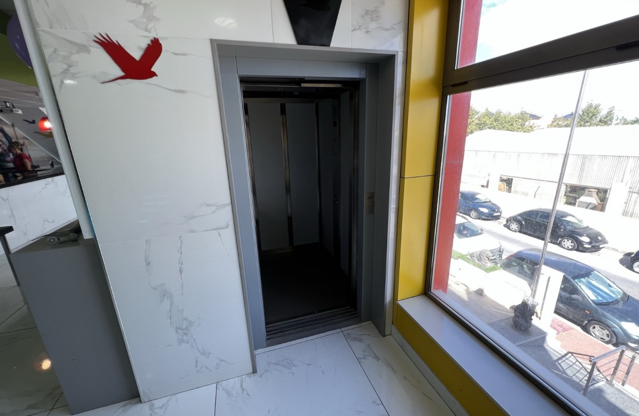 Reventa - Commercial Unit - Torrevieja - Costa Blanca Sur