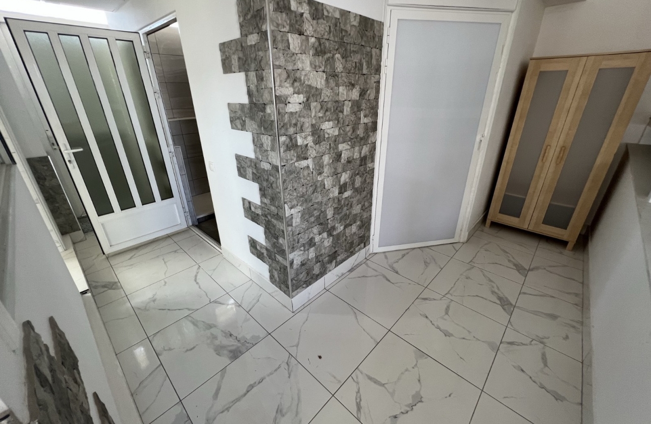 Reventa - Commercial Unit - Torrevieja - Costa Blanca Sur