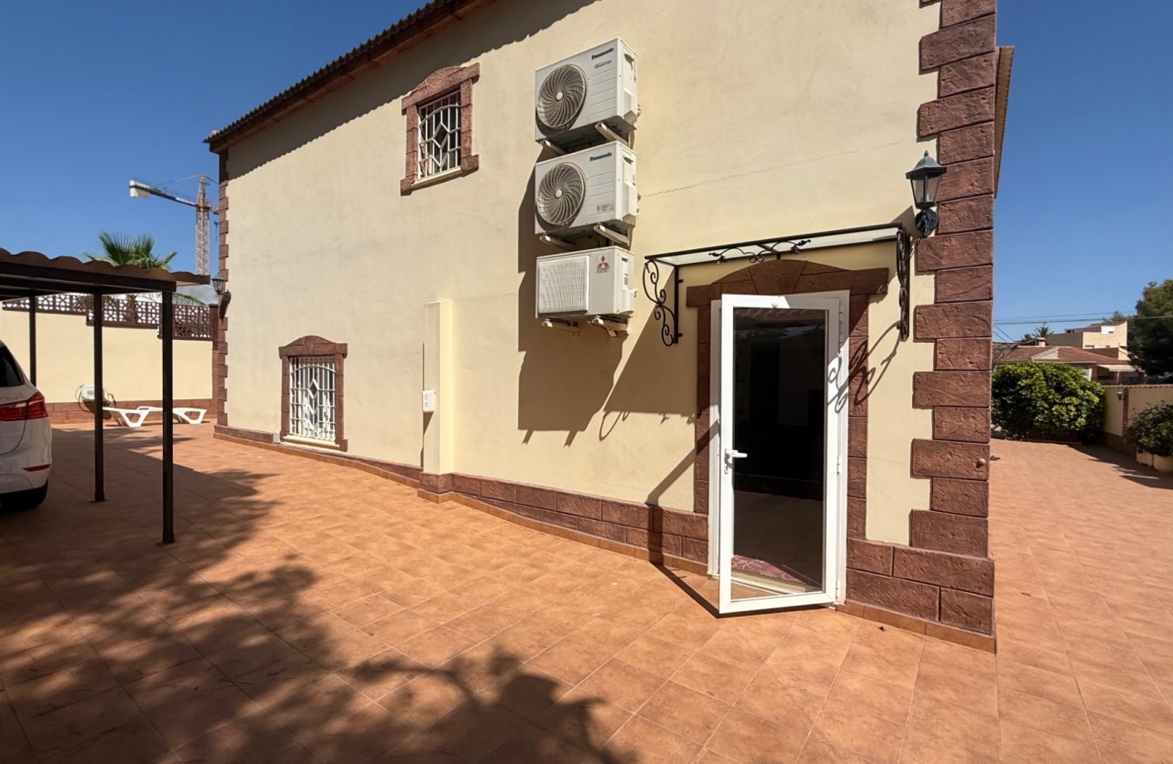 Resale - Villa - Torrevieja - Costa Blanca Sur