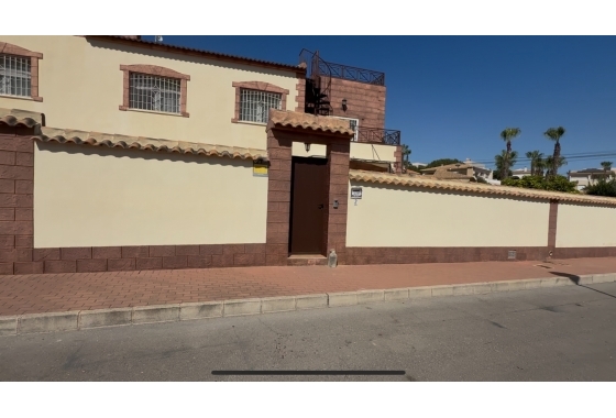 Resale - Villa - Torrevieja - Costa Blanca Sur