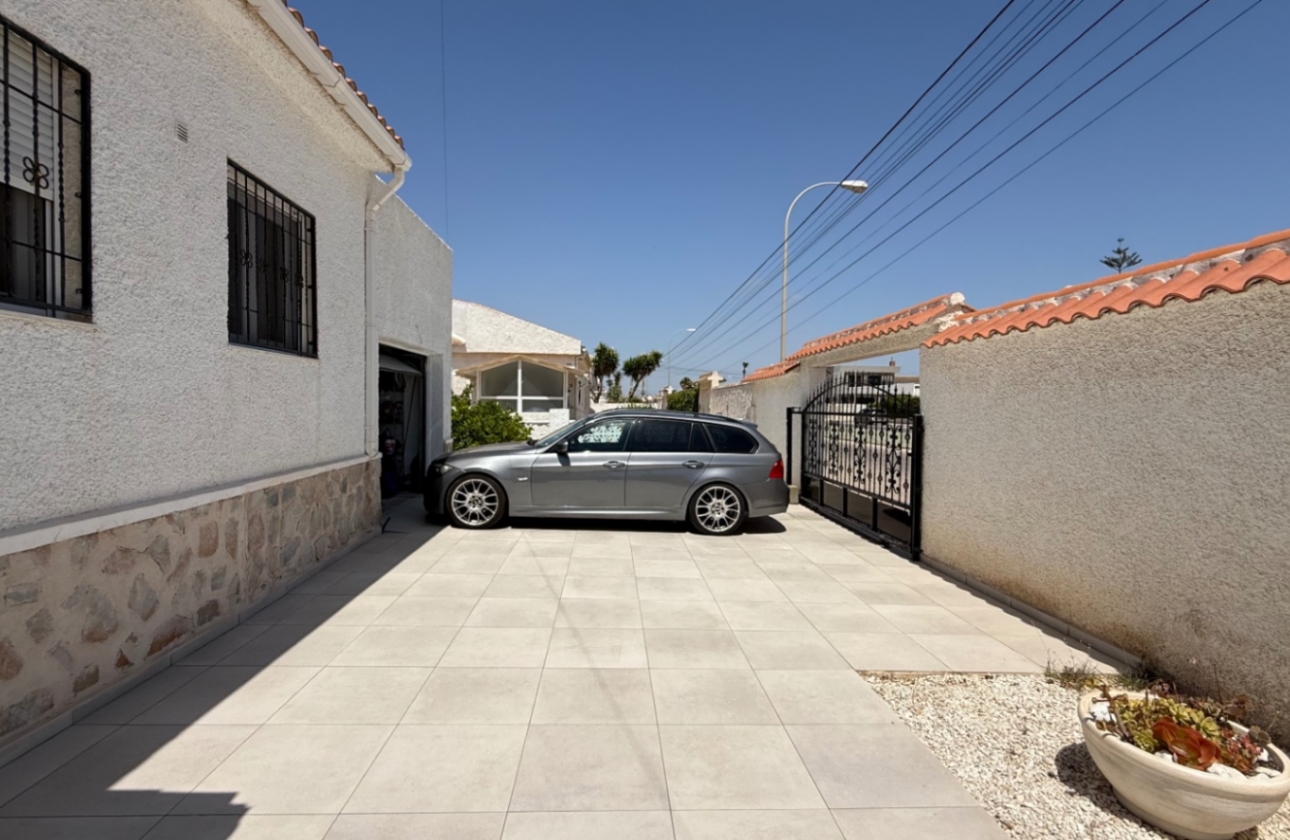 Resale - Villa - Torrevieja - Costa Blanca Sur