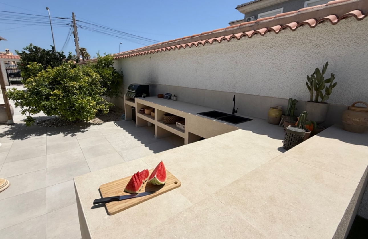 Resale - Villa - Torrevieja - Costa Blanca Sur