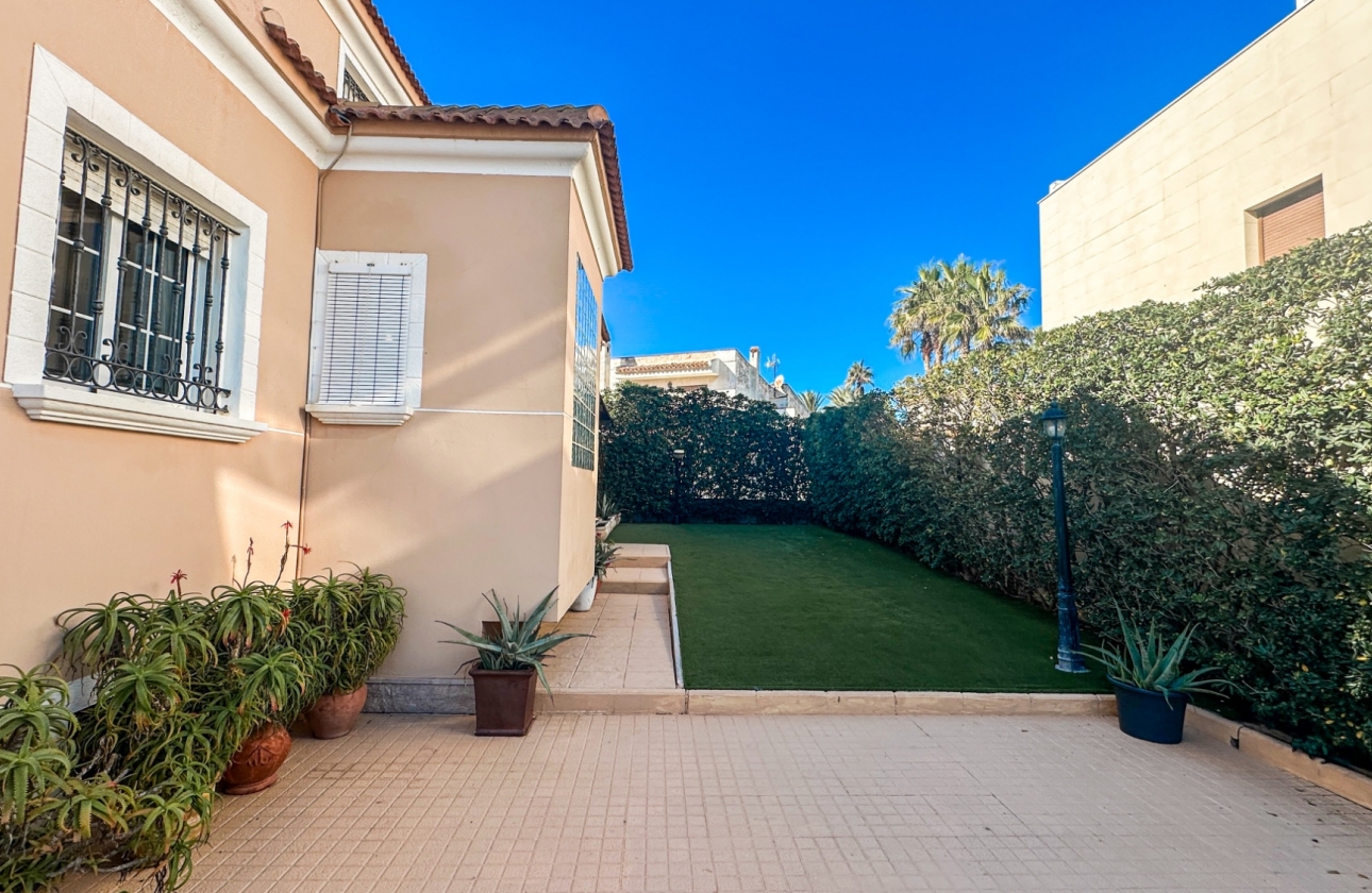 Reventa - Villa - Torrevieja - La Mata