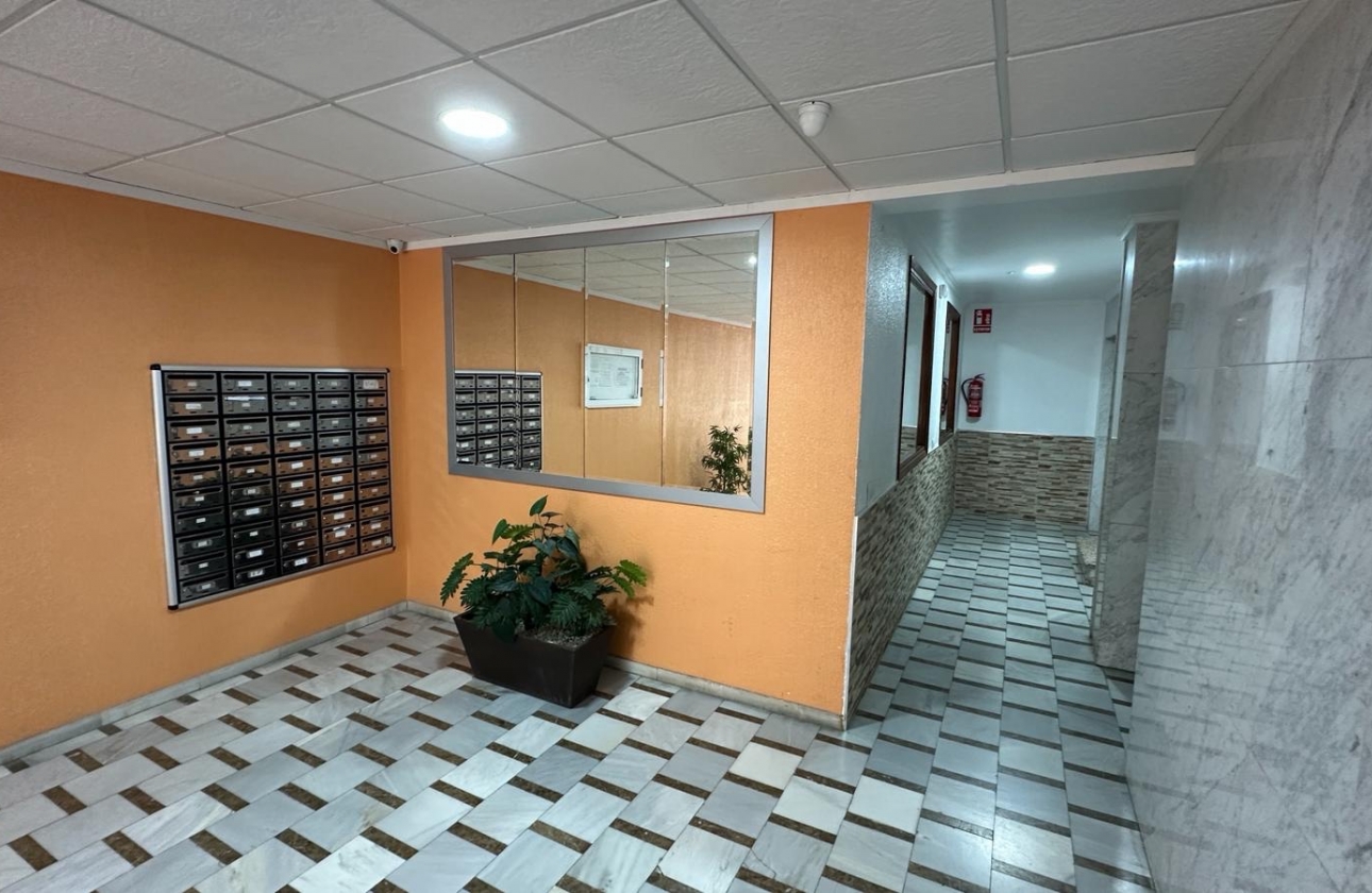 Resale - Apartment - Torrevieja - El Acequión - Los Náufragos