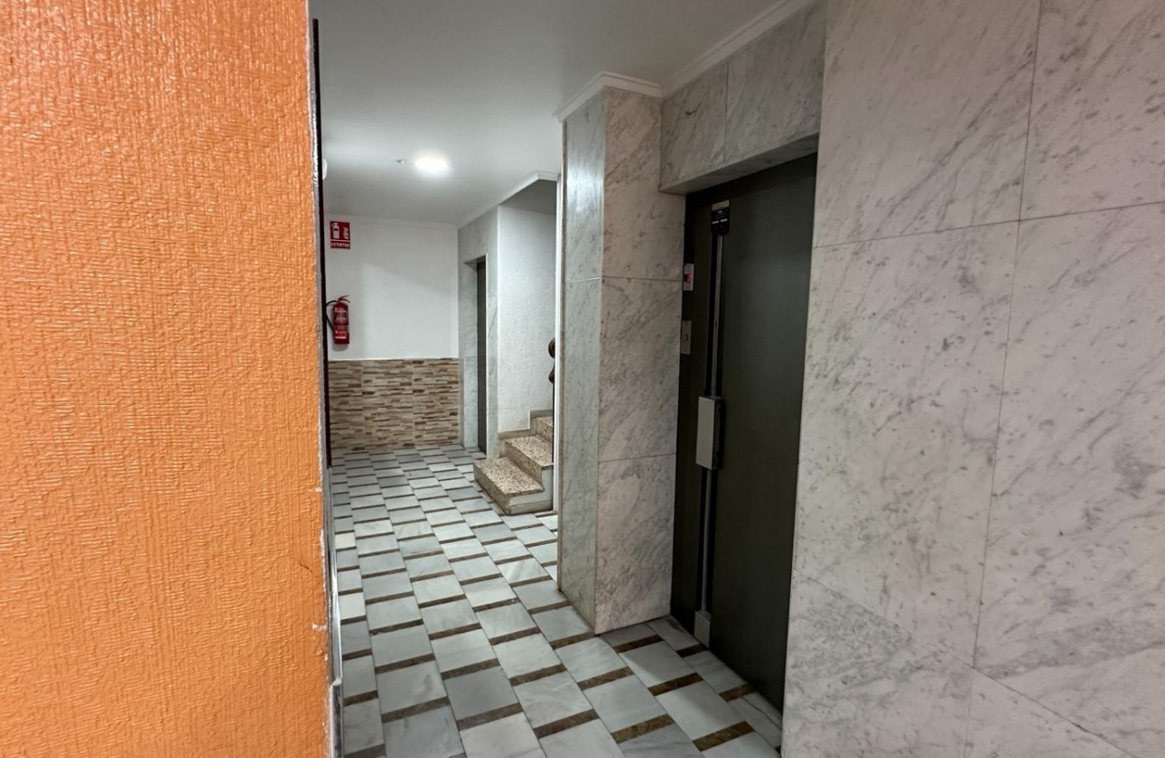 Resale - Apartment - Torrevieja - El Acequión - Los Náufragos