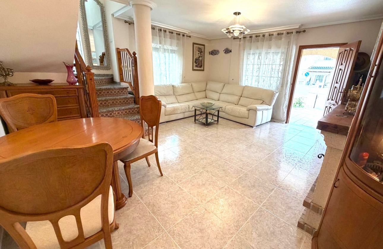 Resale - Villa - Orihuela Costa - Villamartín