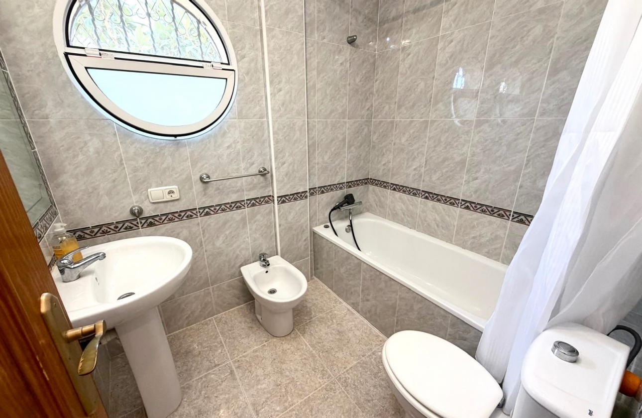 Resale - Villa - Orihuela Costa - Villamartín