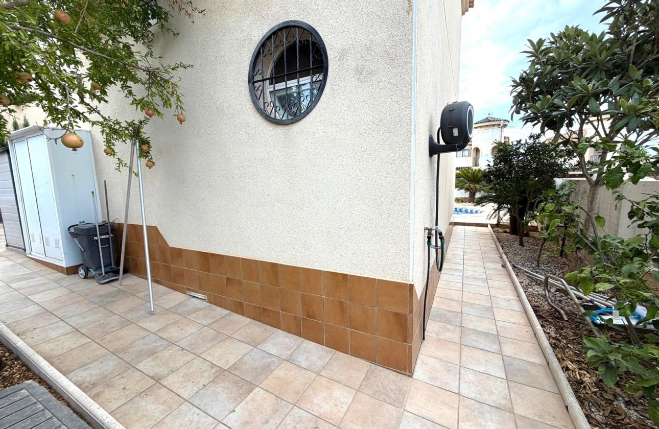 Resale - Villa - Orihuela Costa - Villamartín