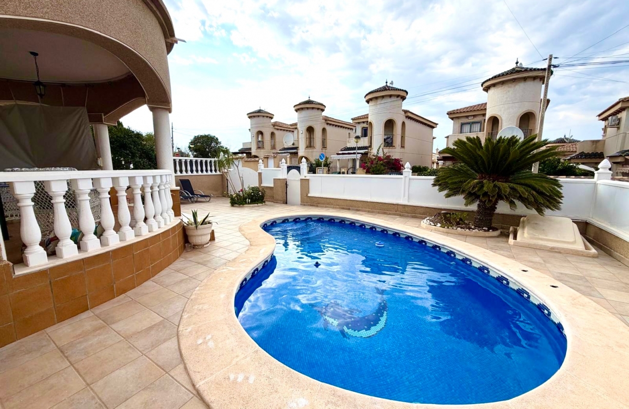 Resale - Villa - Orihuela Costa - Villamartín