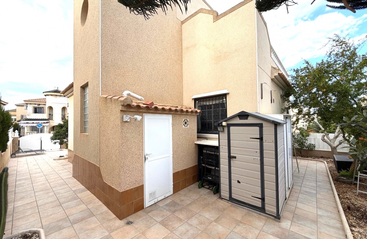 Resale - Villa - Orihuela Costa - Villamartín