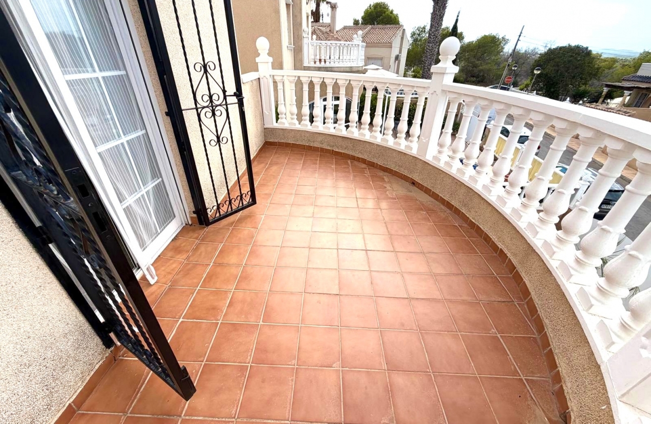 Resale - Villa - Orihuela Costa - Villamartín