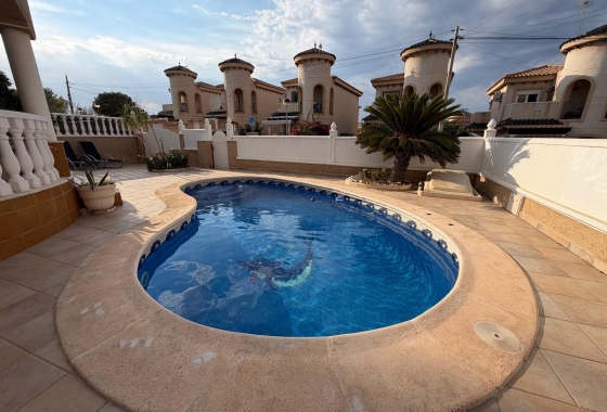Resale - Villa - Orihuela Costa - Villamartín