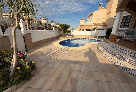 Resale - Villa - Orihuela Costa - Villamartín