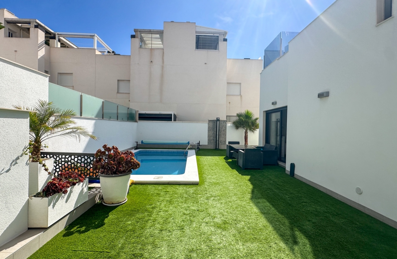 Rynek wtórny - Villa - Torrevieja - Nueva Torrevieja - Aguas Nuevas