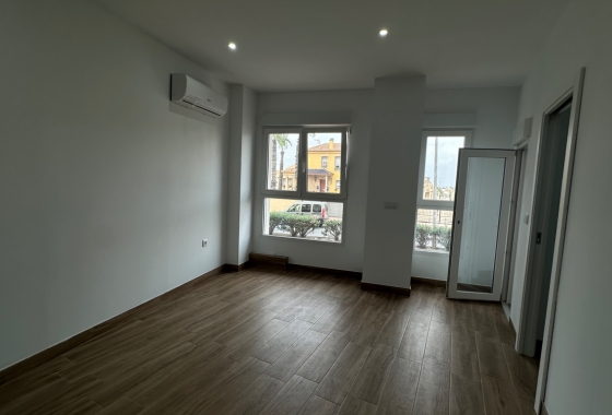 Resale - Apartment - Torrevieja - Centro