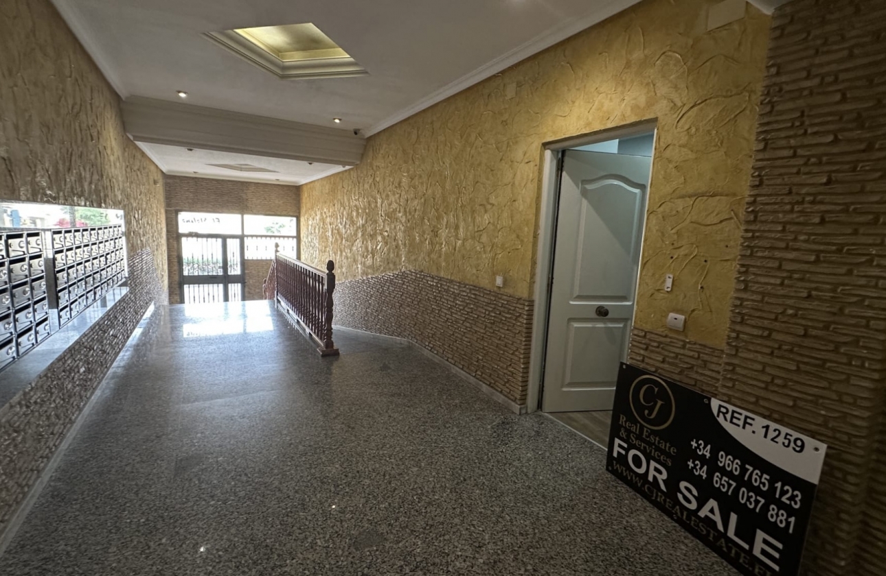 Resale - Apartment - Torrevieja - Centro