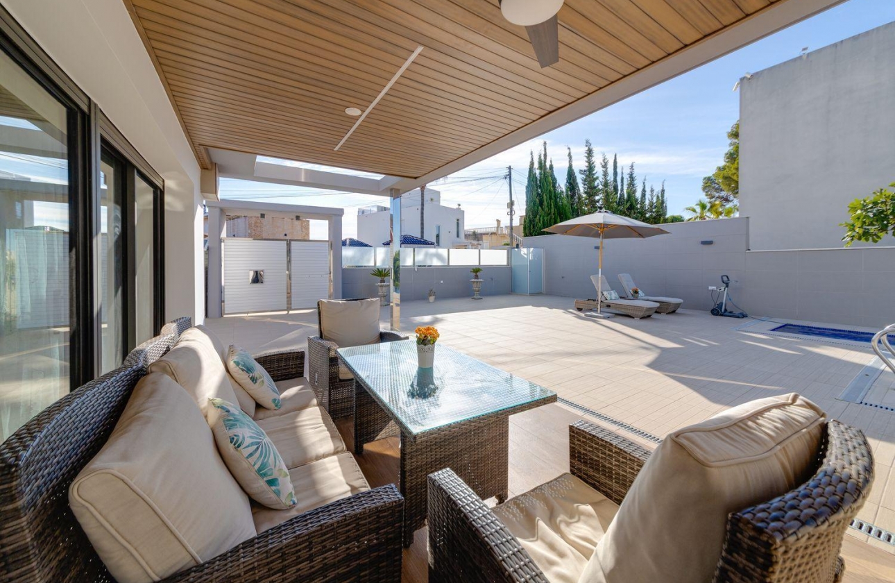 Reventa - Villa - Torrevieja - Los Balcones