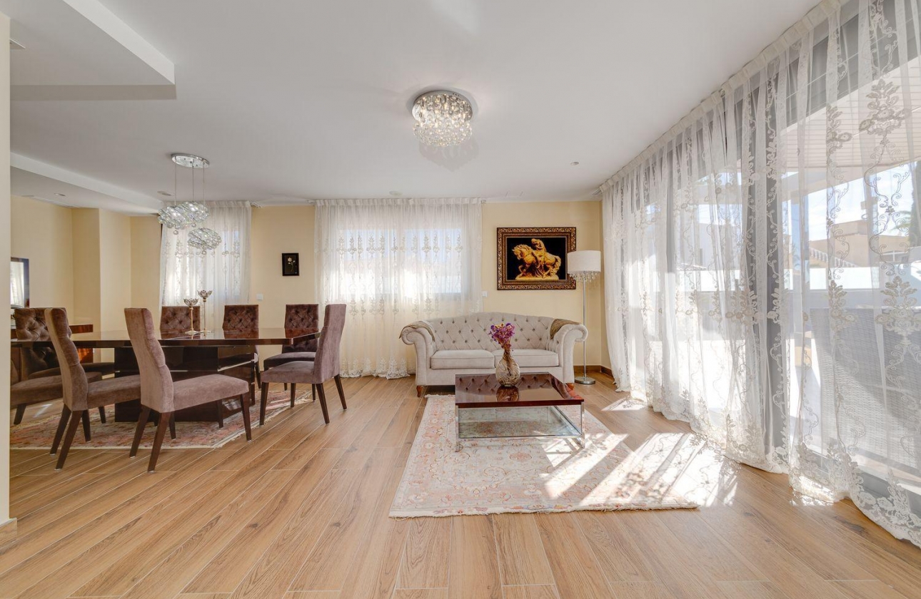 Reventa - Villa - Torrevieja - Los Balcones