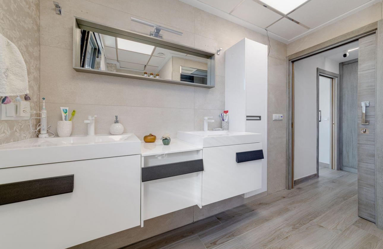 Reventa - Villa - Torrevieja - Los Balcones