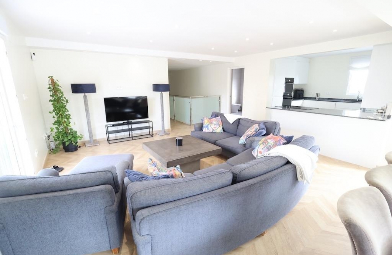 Reventa - Villa - Torrevieja - Los Balcones
