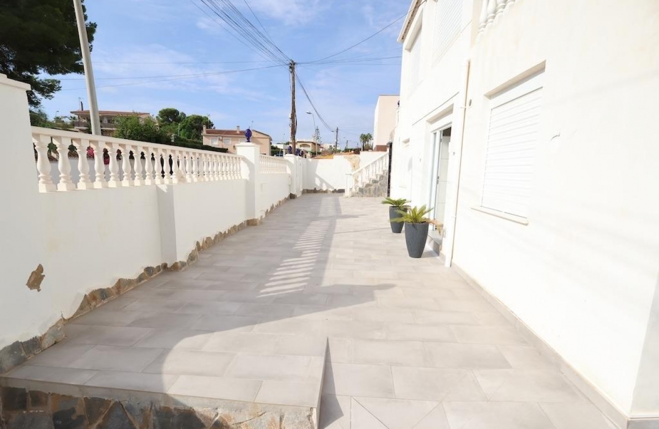 Reventa - Villa - Torrevieja - Los Balcones